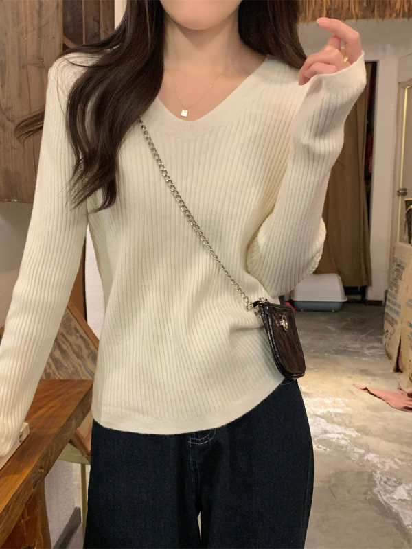 Pulover tricotat cu decolteu în V, mâneci lungi, croială slim, țesătură din lână cu viscoză