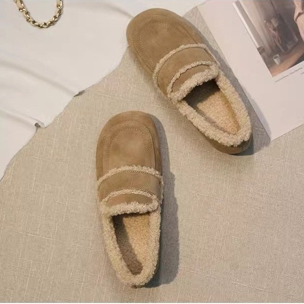 Női nubuk bőr mokaszin, slip-on, lapos sarok, műszőrmés talpbetét, gumírozott talp