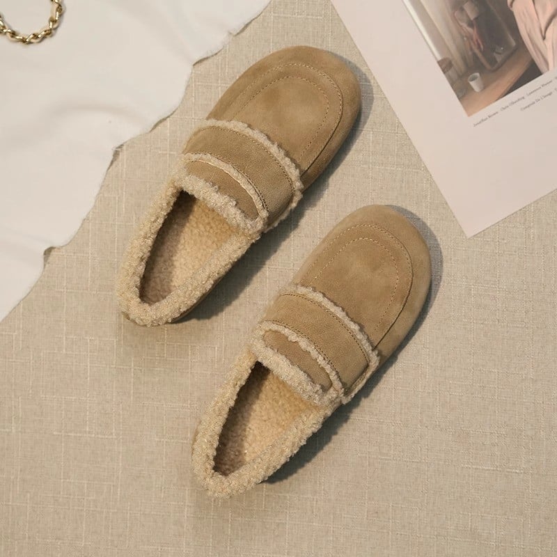 Női nubuk bőr mokaszin, slip-on, lapos sarok, műszőrmés talpbetét, gumírozott talp