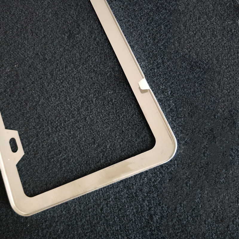 Okvir registarske pločice od nehrđajućeg čelika, US-standard s dvije rupe i uskim rubom, model 0.8, marka Ruishangget