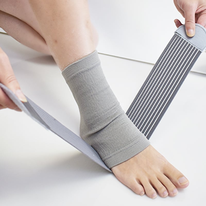 Bokaszalagvédő kötött pánttal – nylon anyagból, alkalmas kosárlabdára, futballra és tollaslabdára