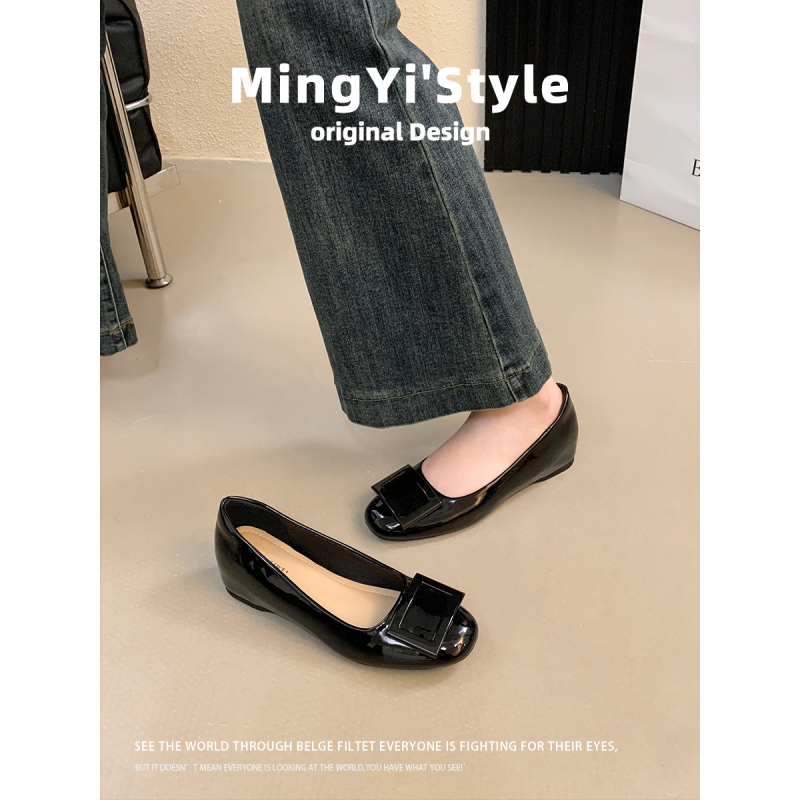 Mary Jane cipő – kerek orrú; mikroszálas felsőrész; mikroszálas bélés; slip-on; alacsony sarok (<3 cm)