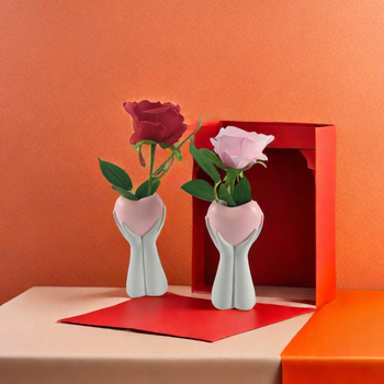 Nordický štýl kvetináč so srdcom drženým dvoma rukami – domáca dekorácia, živica, model 11.25-1