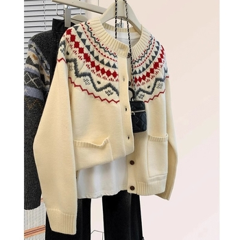 Cardigan s geometrijskim Fair Isle uzorkom, smjesa sintetičke ovčje vune i akrila, okrugli izrez, dugi rukavi, opušten kroj, gumbi u jednom redu