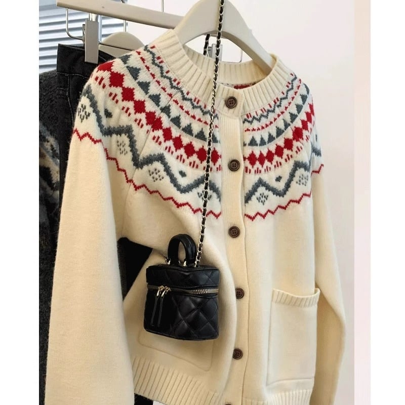 Cardigan s geometrijskim Fair Isle uzorkom, smjesa sintetičke ovčje vune i akrila, okrugli izrez, dugi rukavi, opušten kroj, gumbi u jednom redu