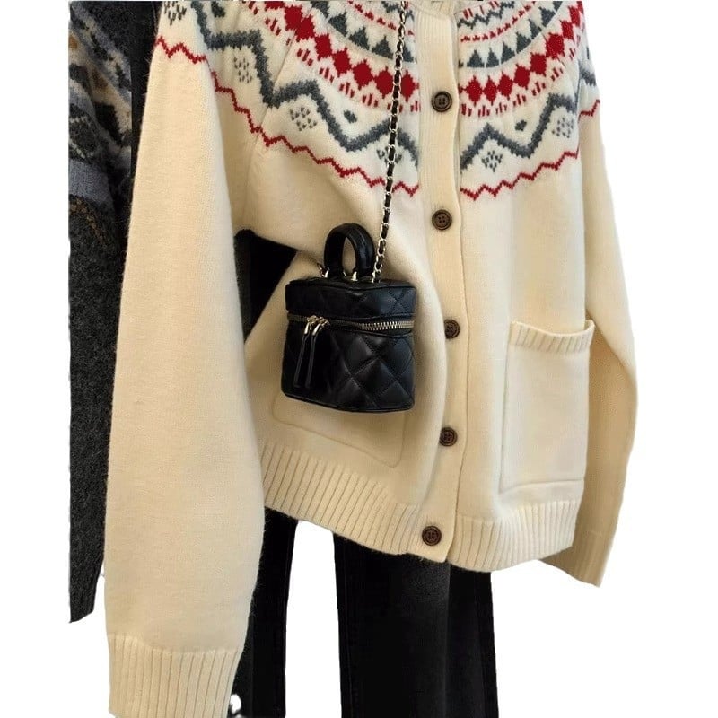 Cardigan s geometrijskim Fair Isle uzorkom, smjesa sintetičke ovčje vune i akrila, okrugli izrez, dugi rukavi, opušten kroj, gumbi u jednom redu