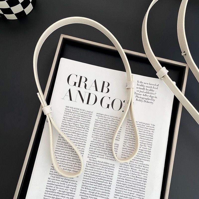 PU δερμάτινος ιμάντας τσάντας με επεκτειόμενη ιμάντα και μαξιλαράκι ώμου, ευρύ ιμάντας τύπου crossbody, μονόχρωμος, φθινόπωρο 2024