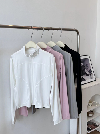 Moteriška lauko vėjo atspari striukė iš ice silk su UPF 50 — kvėpuojanti, ultra lengva, su aukšta apykakle