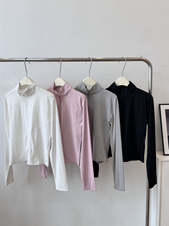 Moteriška lauko vėjo atspari striukė iš ice silk su UPF 50 — kvėpuojanti, ultra lengva, su aukšta apykakle