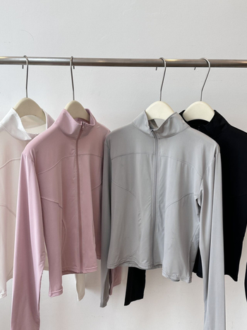 Moteriška lauko vėjo atspari striukė iš ice silk su UPF 50 — kvėpuojanti, ultra lengva, su aukšta apykakle