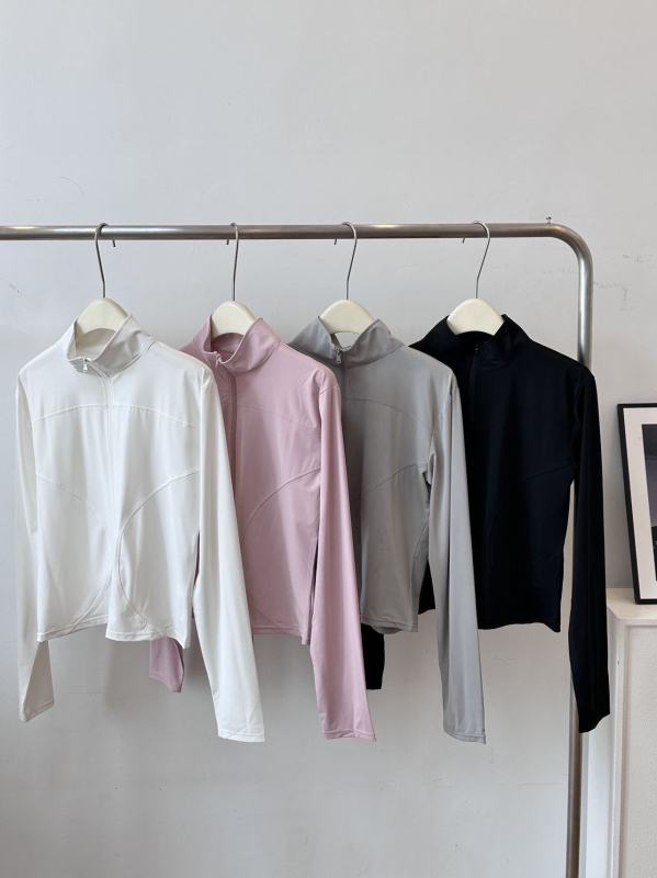 Moteriška lauko vėjo atspari striukė iš ice silk su UPF 50 — kvėpuojanti, ultra lengva, su aukšta apykakle