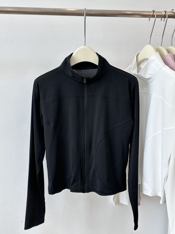 Moteriška lauko vėjo atspari striukė iš ice silk su UPF 50 — kvėpuojanti, ultra lengva, su aukšta apykakle