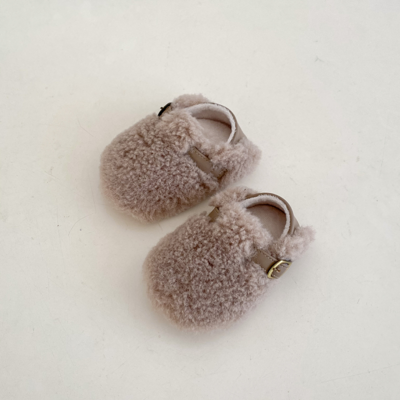Dječje cipele s gumom na potplatu, gornji dio od koralnog velura/polar fleece, debela podstava, zatvaranje kopčom, zima 2024