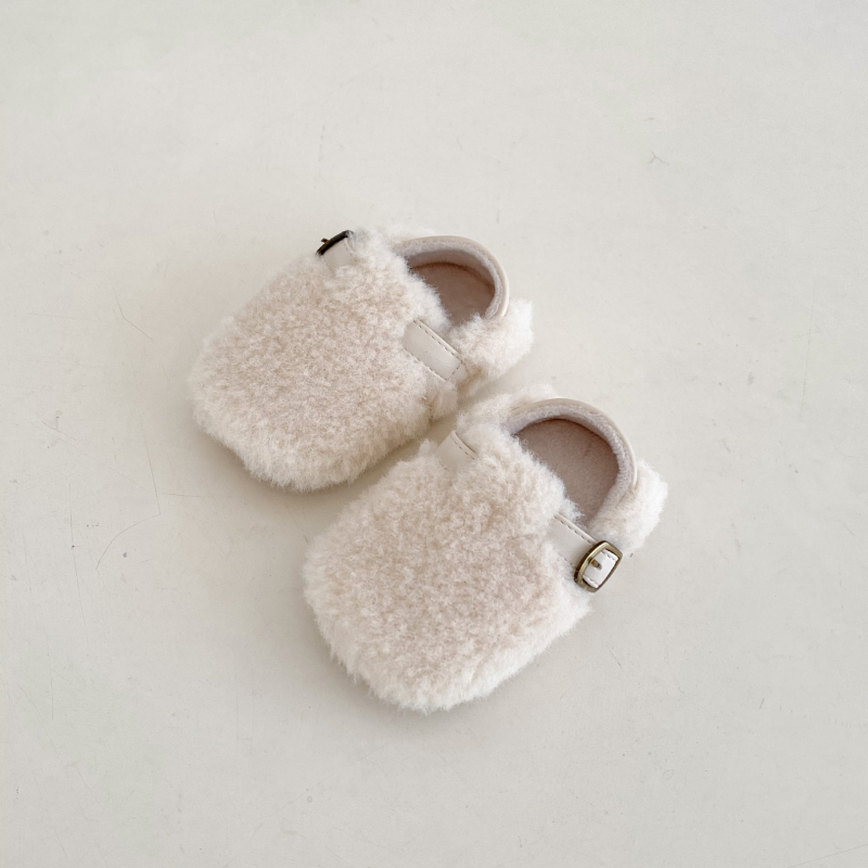 Dječje cipele s gumom na potplatu, gornji dio od koralnog velura/polar fleece, debela podstava, zatvaranje kopčom, zima 2024