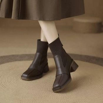 Női kötött bakancs, négyzetes orr, vastag sarok, középső sarok 3–5 cm, PU felső rész, középső szár