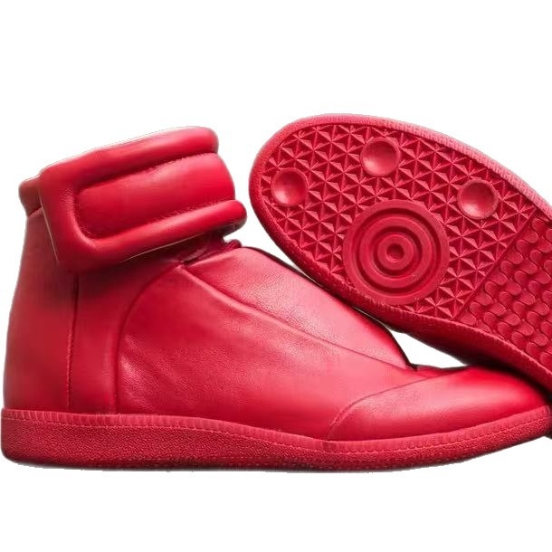 Martin topánky - PU vrchný diel, gumová podrážka, zapínanie na suchý zips, guľatá špička, stredná výška topánky