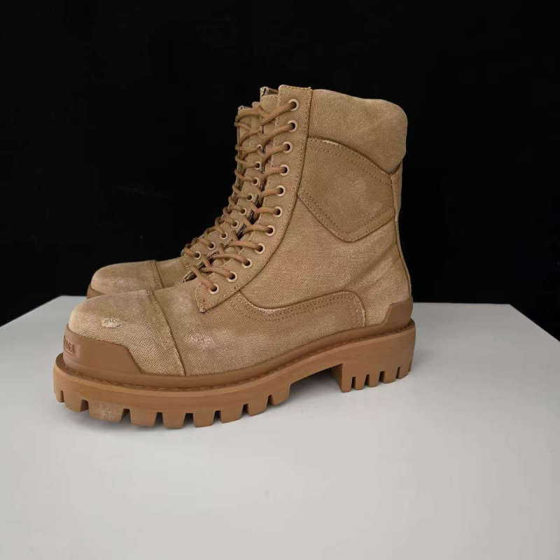 Martin topánky – distressed plátená vrchná časť, okrúhla špička, stredná výška lýtka, gumová podrážka, nepremokavé