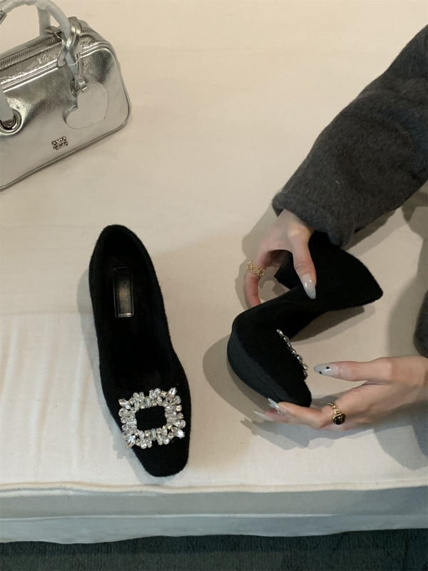 Pantofi damă cu vârf pătrat, partea superioară din velur, toc gros 3–5 cm, talpă din cauciuc