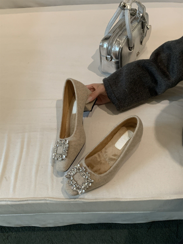 Pantofi damă cu vârf pătrat, partea superioară din velur, toc gros 3–5 cm, talpă din cauciuc