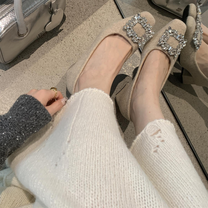 Pantofi damă cu vârf pătrat, partea superioară din velur, toc gros 3–5 cm, talpă din cauciuc