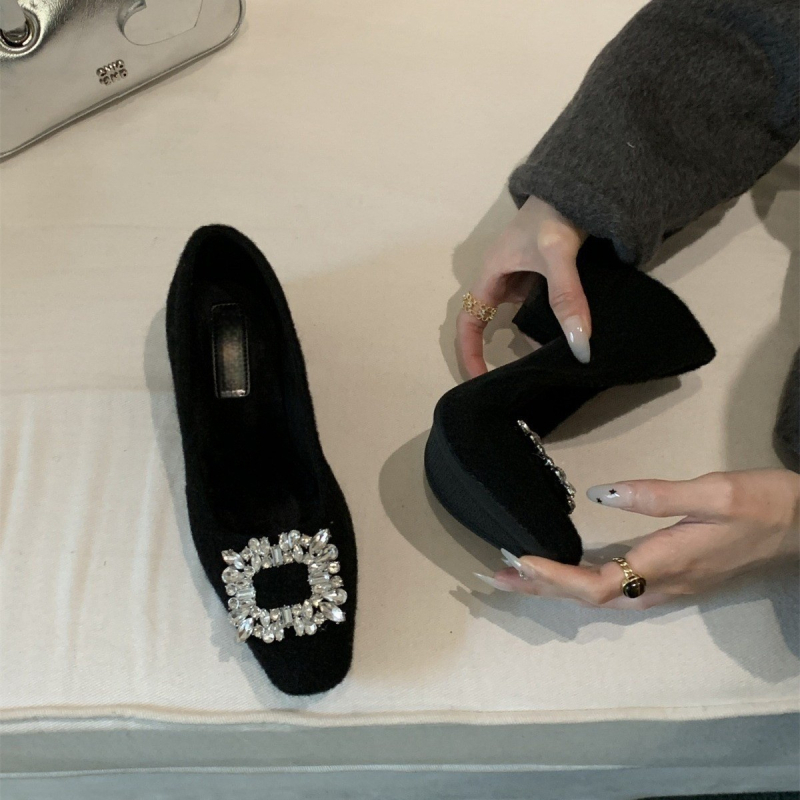 Pantofi damă cu vârf pătrat, partea superioară din velur, toc gros 3–5 cm, talpă din cauciuc