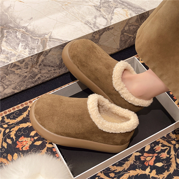 Női vastag talpú cipő, plüss bélés, slip-on kialakítás, velúr felsőrész, téli meleg