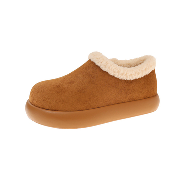 Női vastag talpú cipő, plüss bélés, slip-on kialakítás, velúr felsőrész, téli meleg