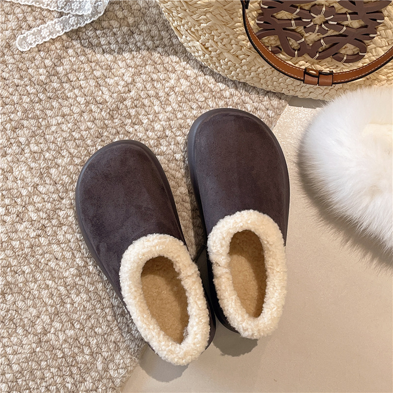 Női vastag talpú cipő, plüss bélés, slip-on kialakítás, velúr felsőrész, téli meleg