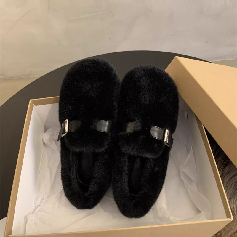 Női Mary Jane cipő műszőrmével - Slip-on csattal, felsőrész műszőrméből, gumitalp, alacsony sarka 1-3 cm