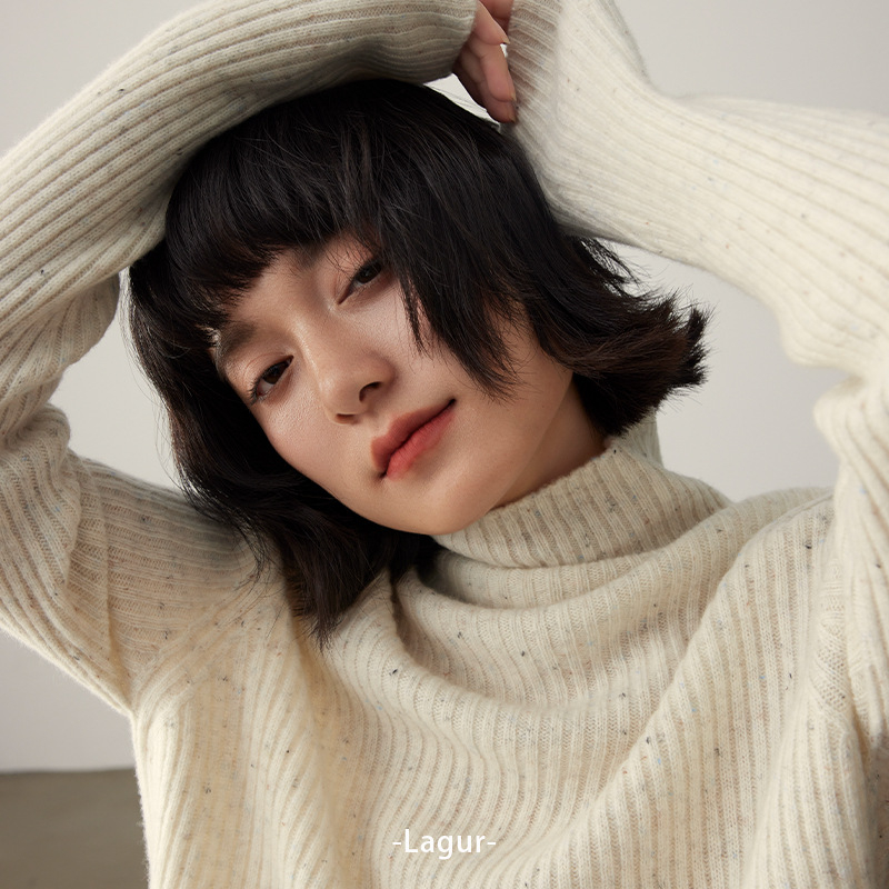 Ženský bezšvový vlnený sveter - 95%+ vlna, priliehavý strih, vysoký golier, raglánové dlhé rukávy