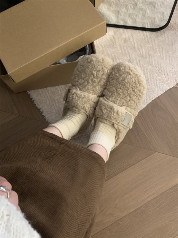 Dámske semišové loafers s Velcro zapínaním, vnútro vyložené umelým krátkym plyšom, okrúhla špička, nízky členok, gumová podrážka, korejský štýl