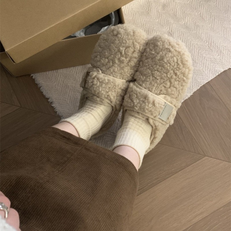 Dámske semišové loafers s Velcro zapínaním, vnútro vyložené umelým krátkym plyšom, okrúhla špička, nízky členok, gumová podrážka, korejský štýl