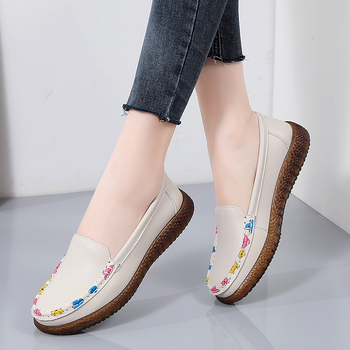 Loafers dama cu imprimeu floral – vârf rotund, partea superioară din piele de vițel în două straturi, toc mic 1–3 cm, talpă PVC