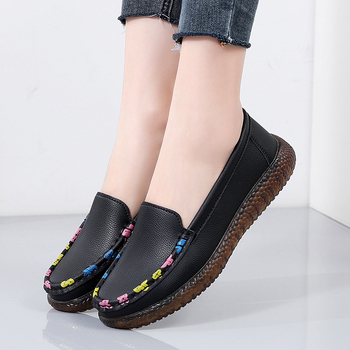 Loafers dama cu imprimeu floral – vârf rotund, partea superioară din piele de vițel în două straturi, toc mic 1–3 cm, talpă PVC