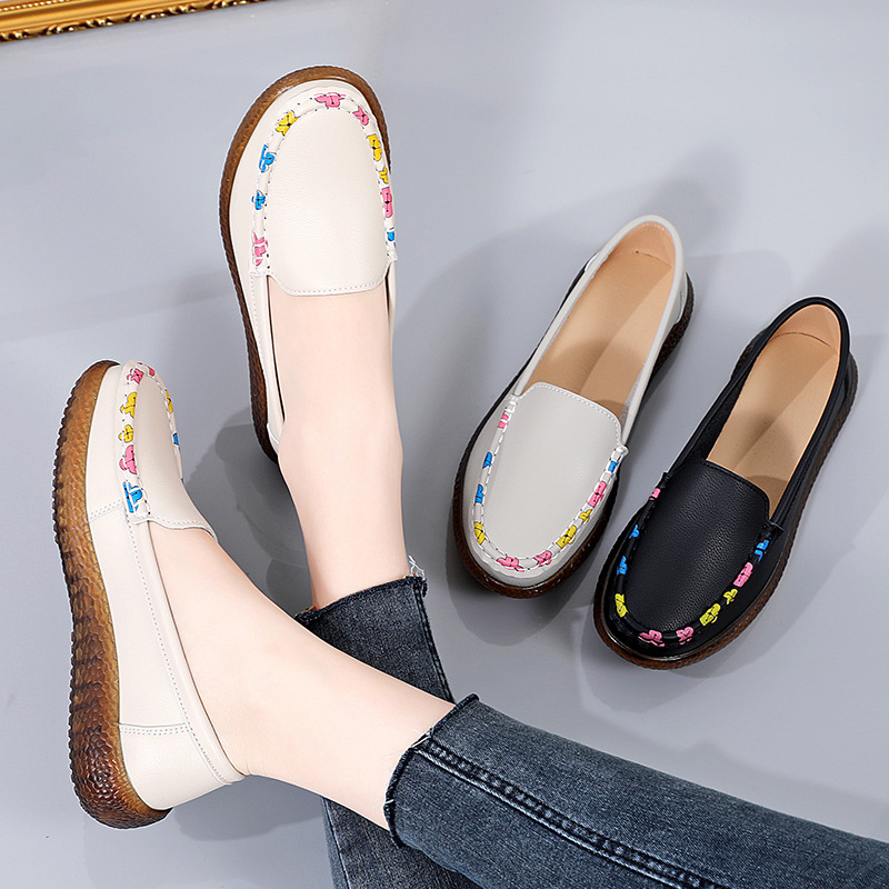 Loafers dama cu imprimeu floral – vârf rotund, partea superioară din piele de vițel în două straturi, toc mic 1–3 cm, talpă PVC