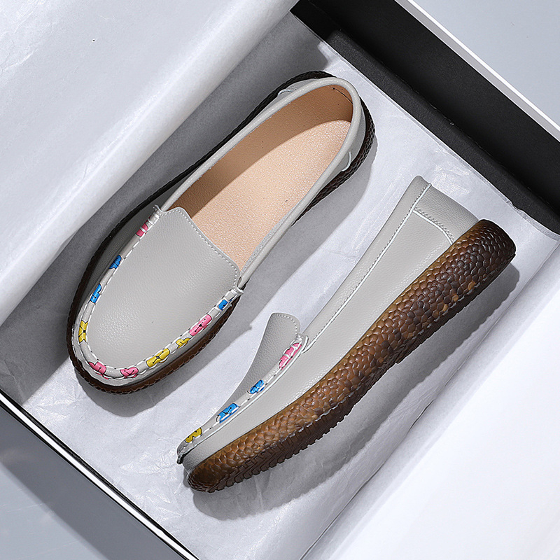 Loafers dama cu imprimeu floral – vârf rotund, partea superioară din piele de vițel în două straturi, toc mic 1–3 cm, talpă PVC