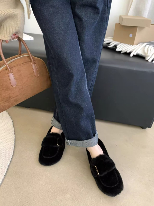 Dámske chlpaté slip-on topánky – velúr vrchná časť, umele kožušiny podšívka, EVA vložka, gumová podrážka, nízky podpätok 1–3 cm