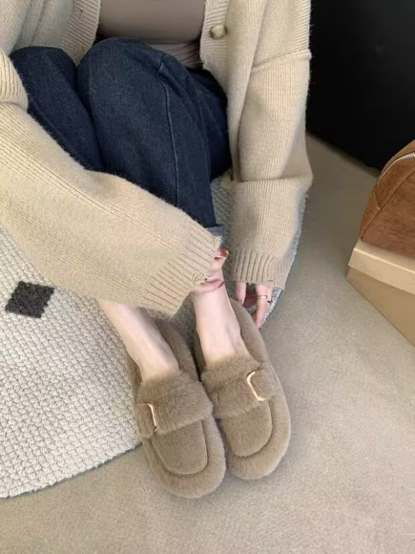 Dámske chlpaté slip-on topánky – velúr vrchná časť, umele kožušiny podšívka, EVA vložka, gumová podrážka, nízky podpätok 1–3 cm