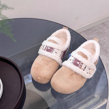 Dámske slip-on mokasiny z velúru s podšívkou z umelej kožušiny, zapínanie na suchý zips, nízky podpätok 1–3 cm