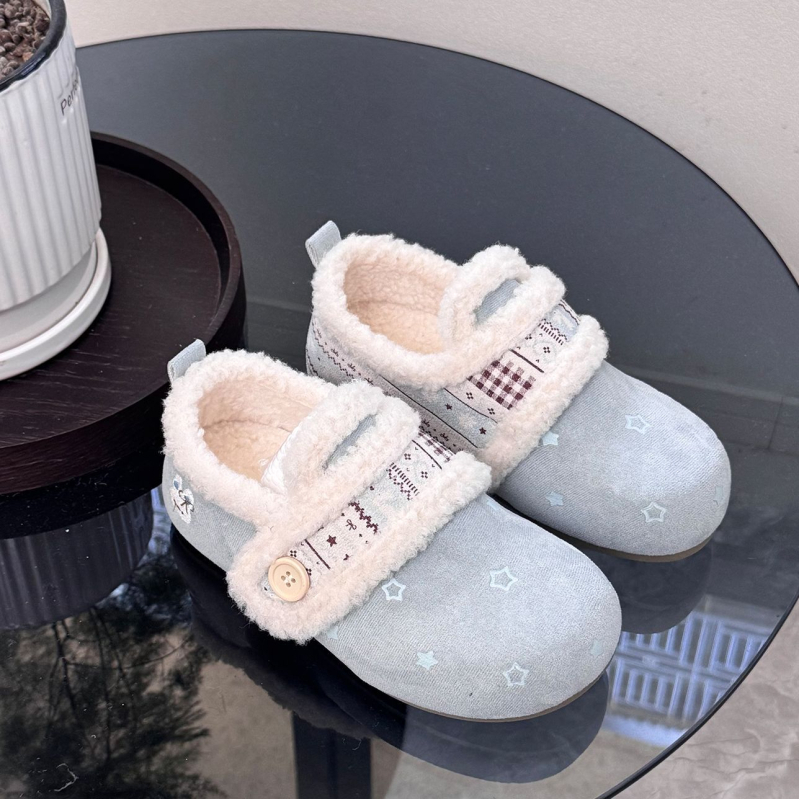 Dámske slip-on mokasiny z velúru s podšívkou z umelej kožušiny, zapínanie na suchý zips, nízky podpätok 1–3 cm