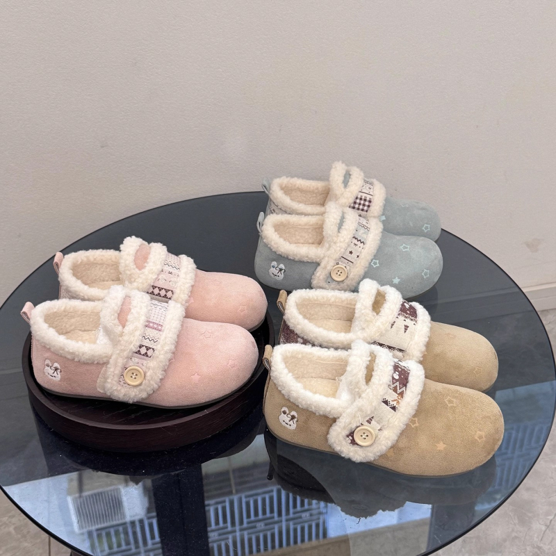 Dámske slip-on mokasiny z velúru s podšívkou z umelej kožušiny, zapínanie na suchý zips, nízky podpätok 1–3 cm