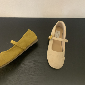 Dámske Mary Jane balerínky s kruhovým špičkou, vrchník z velúru, zapínanie s prackou, nízky podpätok, podrážka z gumy