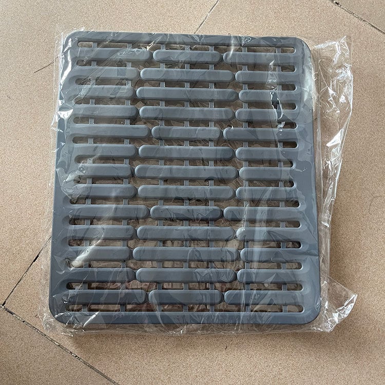 Silikónová podložka pod drez – protikĺzová, tepelne odolná až do 230°C, odvádzanie vody, dá sa orezať