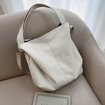 PU crossbody torba, horizontalnog kvadratnog oblika, zatvarač, unutarnji džepovi za telefon i osobnu iskaznicu, poliester podstava