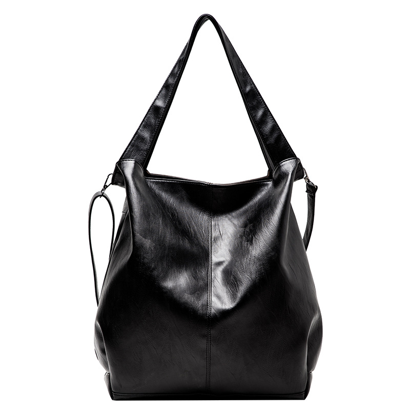 PU crossbody torba, horizontalnog kvadratnog oblika, zatvarač, unutarnji džepovi za telefon i osobnu iskaznicu, poliester podstava