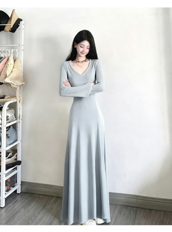 Korejski stil: duga pletena haljina s V izrezom, dugi rukavi, elastičan pojas, uska duga suknja koja prianja uz bokove