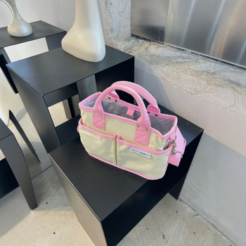 Geantă de oraș din pânză, stil urban minimalist, formă verticală pătrată, deschidere open-top, buzunar pentru telefon