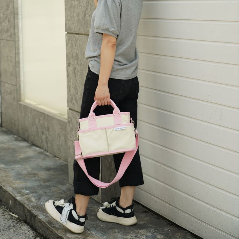 Geantă de oraș din pânză, stil urban minimalist, formă verticală pătrată, deschidere open-top, buzunar pentru telefon