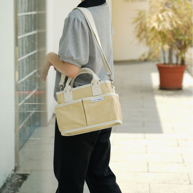 Geantă de oraș din pânză, stil urban minimalist, formă verticală pătrată, deschidere open-top, buzunar pentru telefon