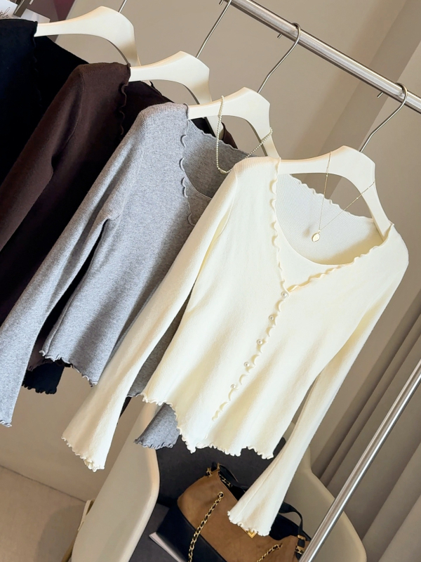 Pleťový kardigán s výstrihom do V, trumpetové rukávy, falošný dvojdielny dizajn, polyesterový zmes 30–50%